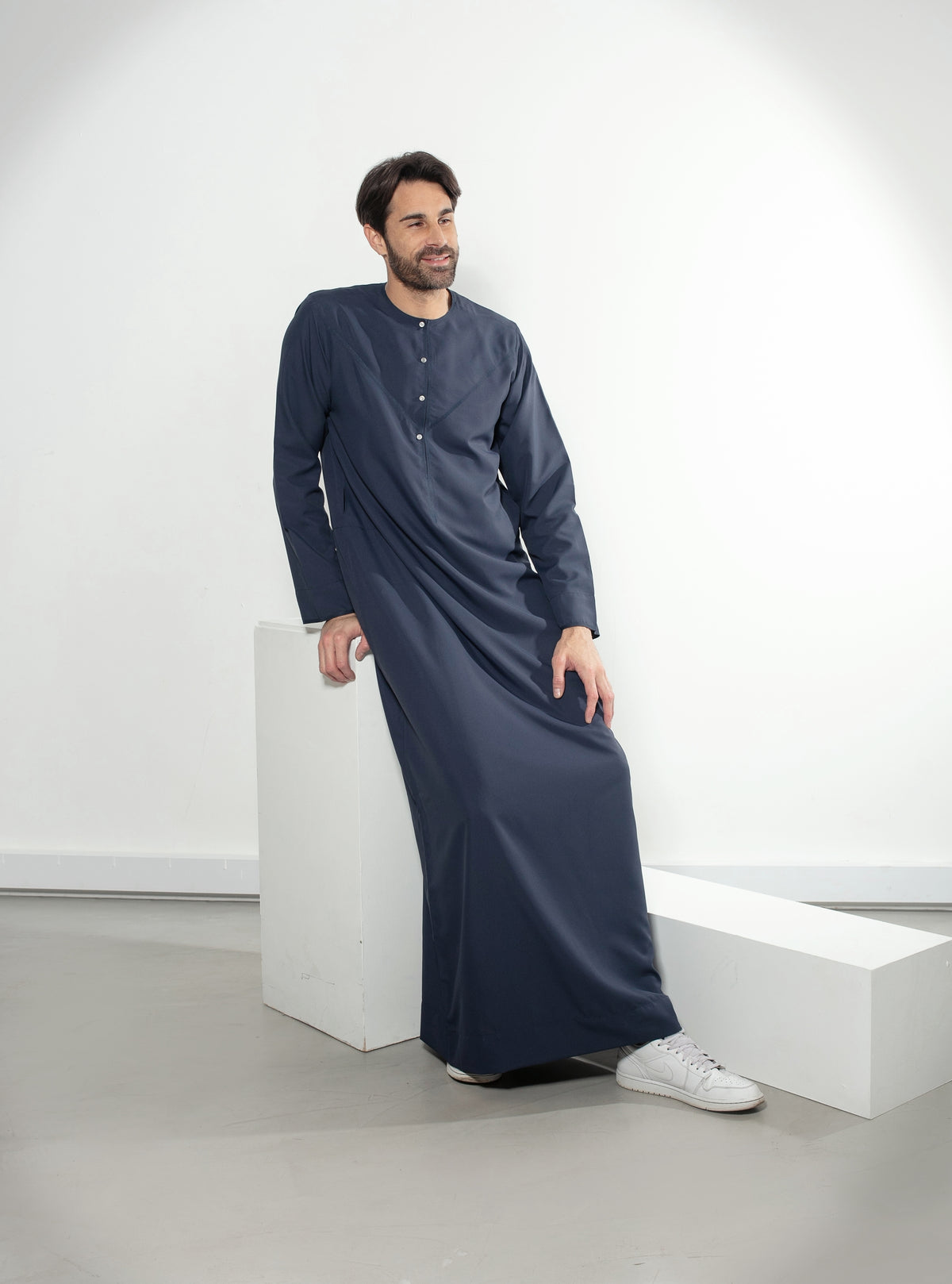 Emirati Thobe