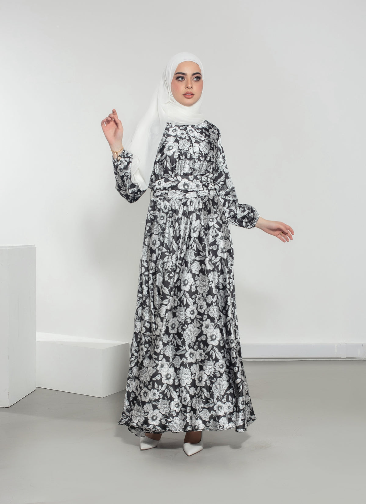 Ebony Petal Abaya